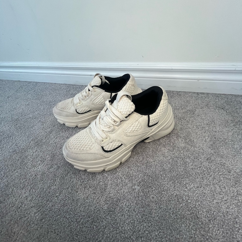 Zara Cream and Black Women's Sneakers